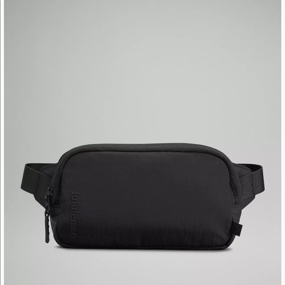 Lululemon Black Mini Belt Bag Crossbody Bag women’s sling Bag NWT